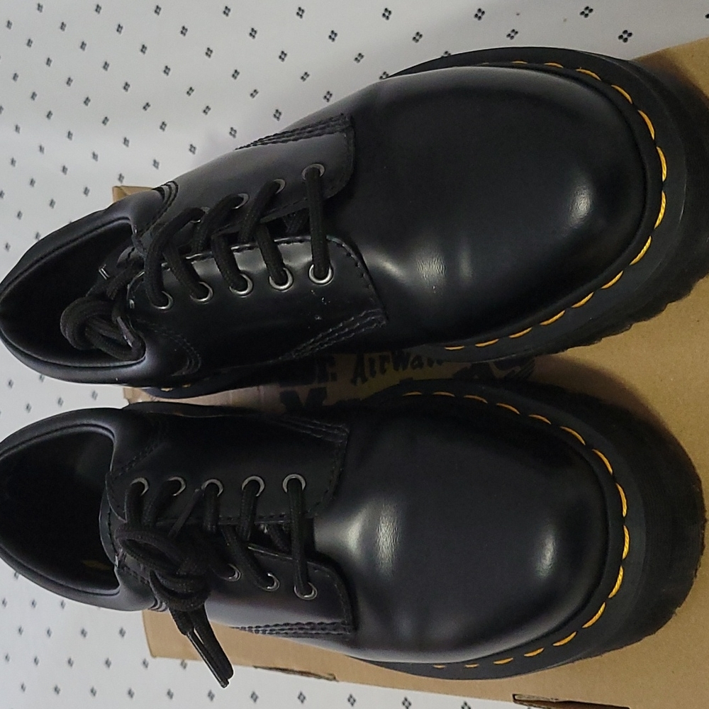 Unisex shoes women sz8 men sz 7